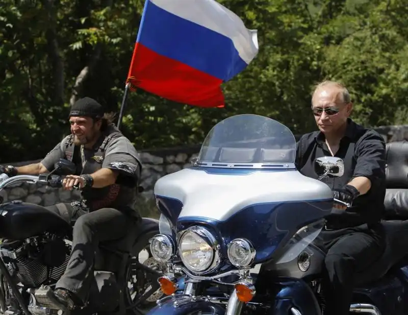 alexander zaldostanov  con putin in moto