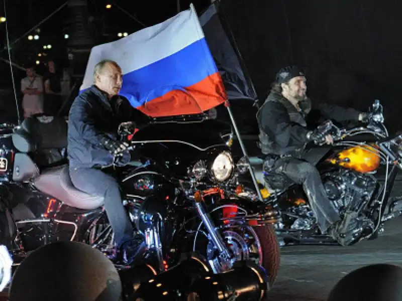 alexander zaldostanov con putin in moto