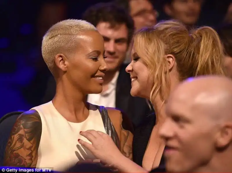 amy schumer and amber rose  4 image m 77 1428928841725