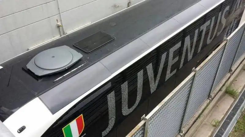 assalto al bus della juve  