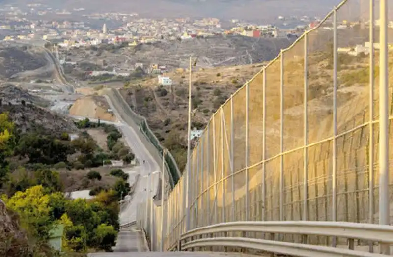 BARRIERA DI CONFINE A MELILLA 