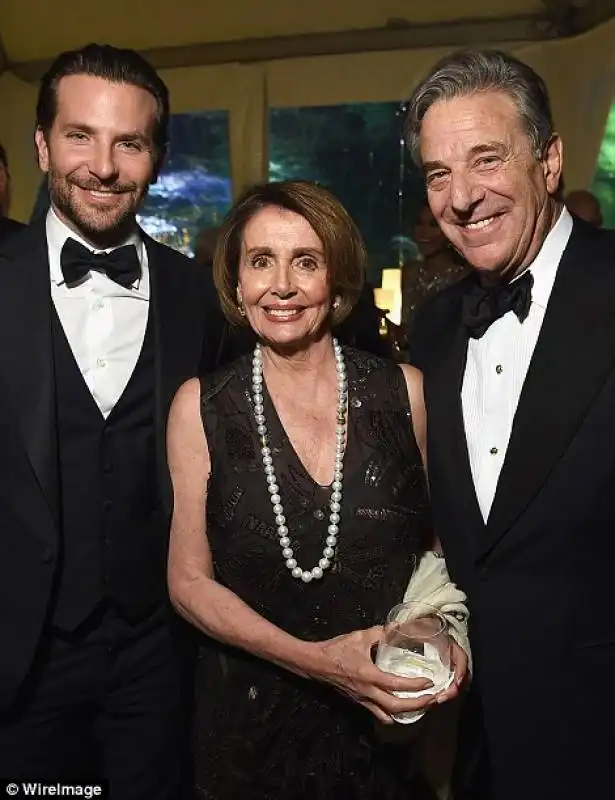 bradley cooper con nancy e paul pelosi