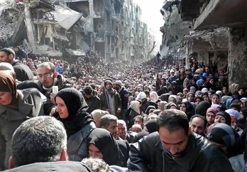 campo profughi siriani e palestinesi a yarmuk