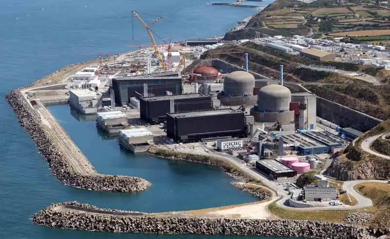 centrale nucleare di flamanville in normandia