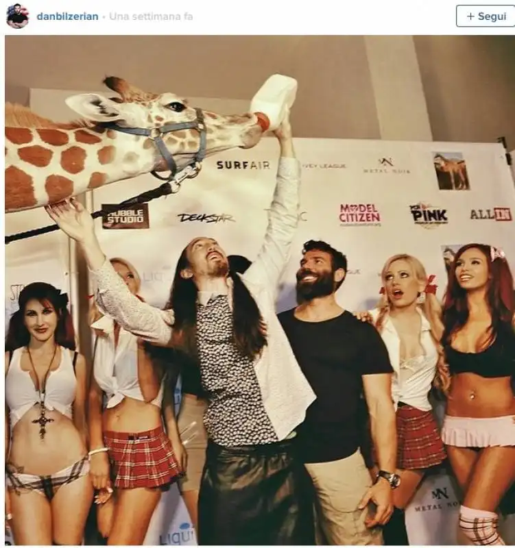 dan bilzerian party con la giraffa  12