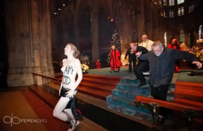 femen   nel  duomo di colonia