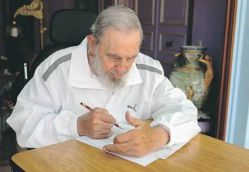 FIDEL CASTRO CON LA TUTA PUMA