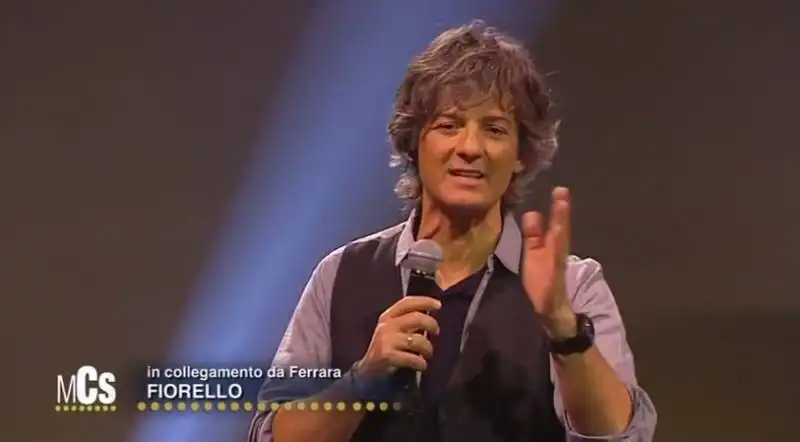 fiorello in collegamento con costanzo