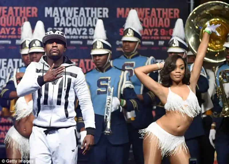 floyd mayweather alla presentazione del match contro pacquiao 2