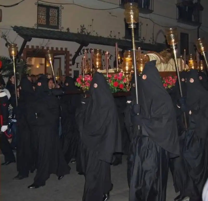 GLI INCAPPUCCIATI DI PIANO DI SORRENTO 