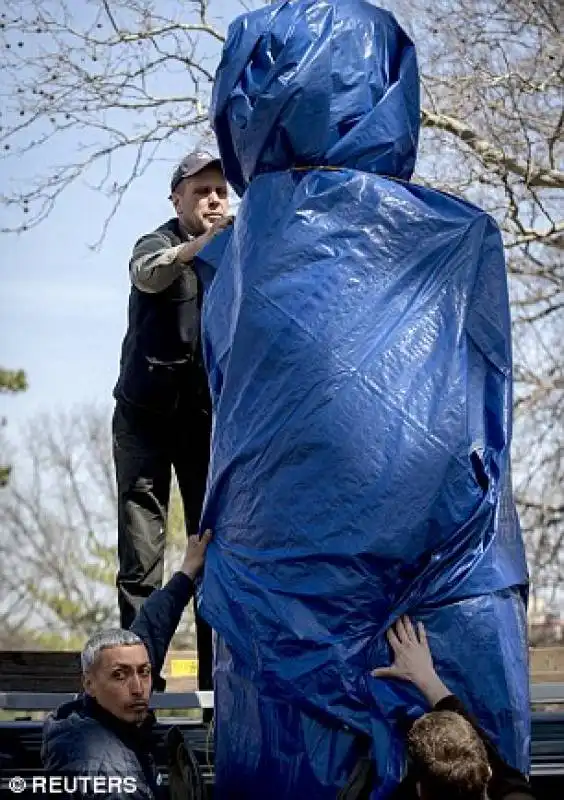 IL BUSTO DI EDWARD SNOWDEN A BROOKLYN