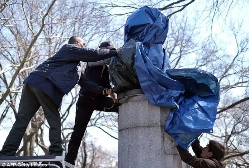 IL BUSTO DI EDWARD SNOWDEN A BROOKLYN