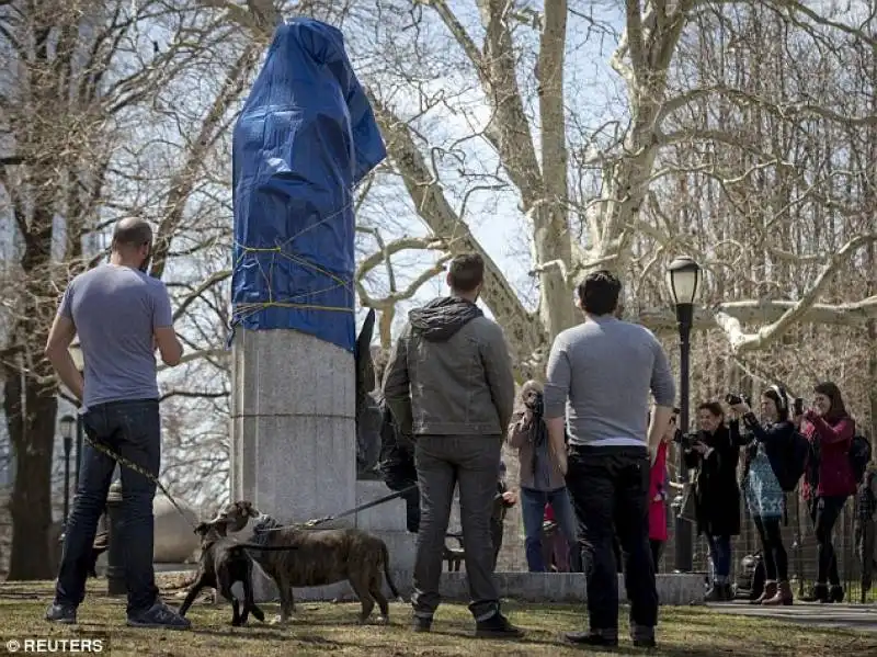 IL BUSTO DI EDWARD SNOWDEN A BROOKLYN