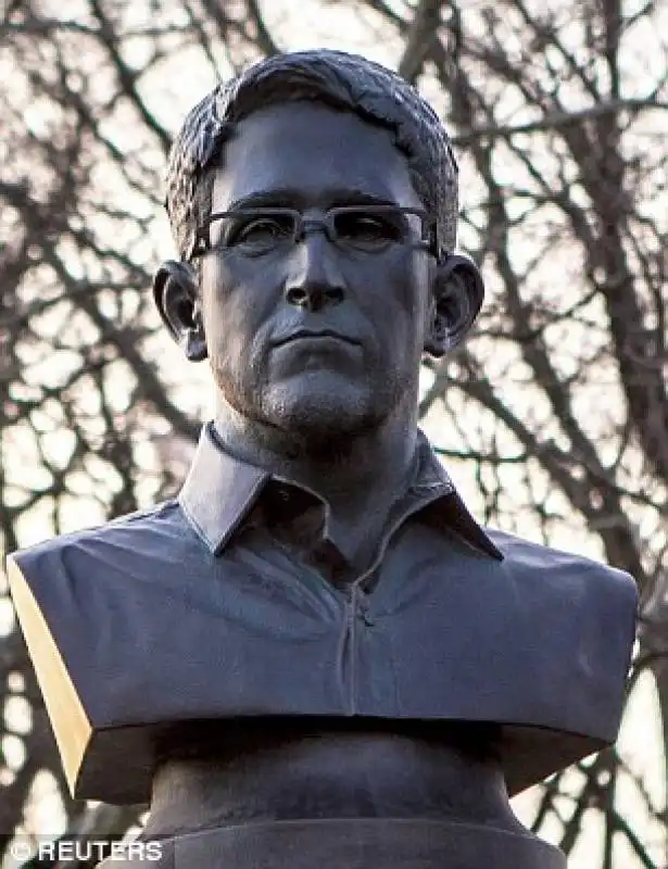 IL BUSTO DI EDWARD SNOWDEN A BROOKLYN