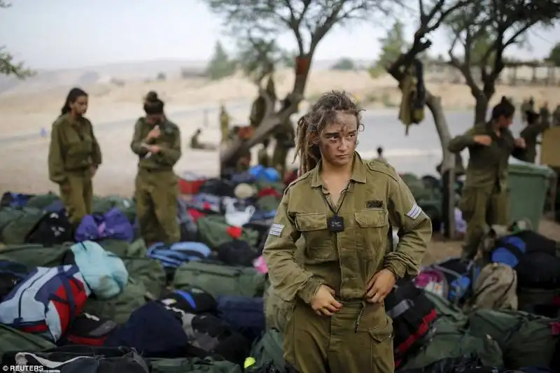 israeliane nel deserto di negev