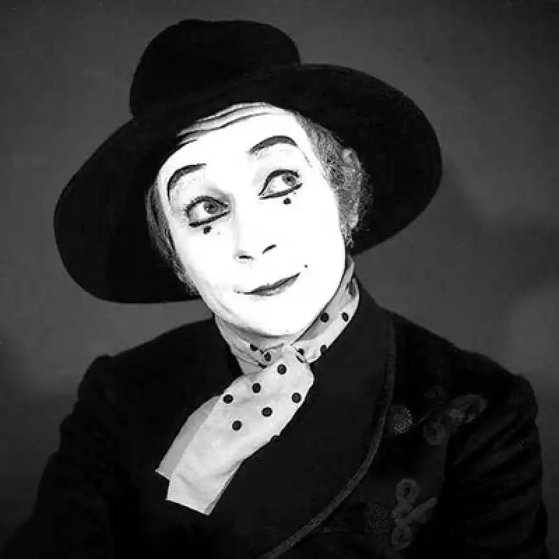 LINDSAY KEMP