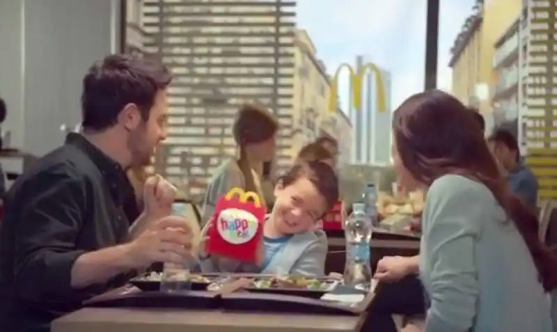 lo spot mcdonalds contro la pizza