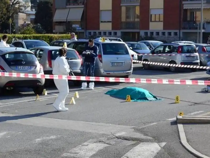 LUCCA - OPERAIO TEME IL LICENZIAMENTO E UCCIDE IL CAPOREPARTO 