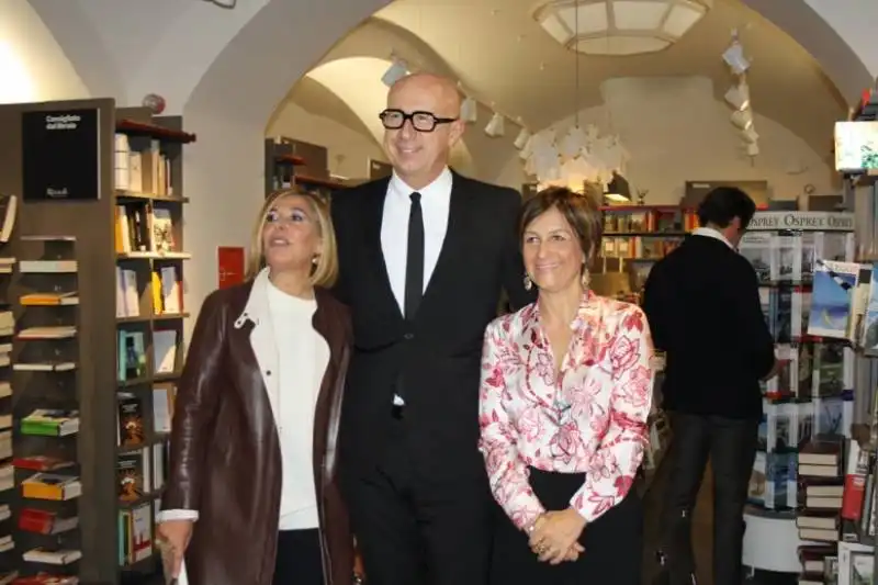 maria latella con marco bizzarri ceo di gucci e laura donnini