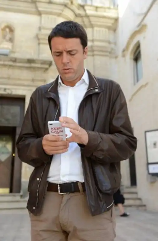 MATTEO RENZI AL TELEFONO 