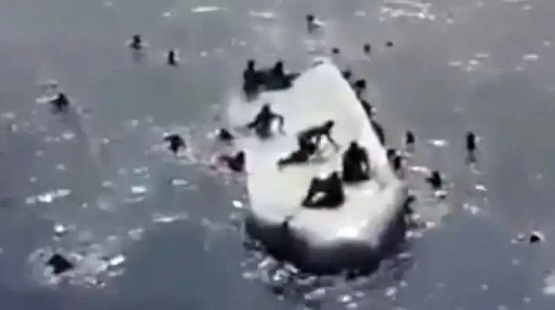 migranti    naufragio nel canale di sicilia  xxx image a 14 1429472849639