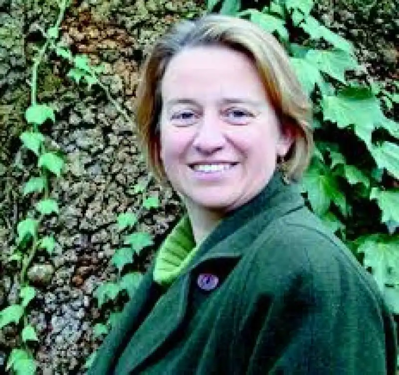 NATALIE BENNETT