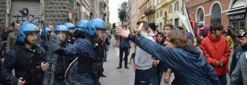 proteste contro  salvini ad ancona