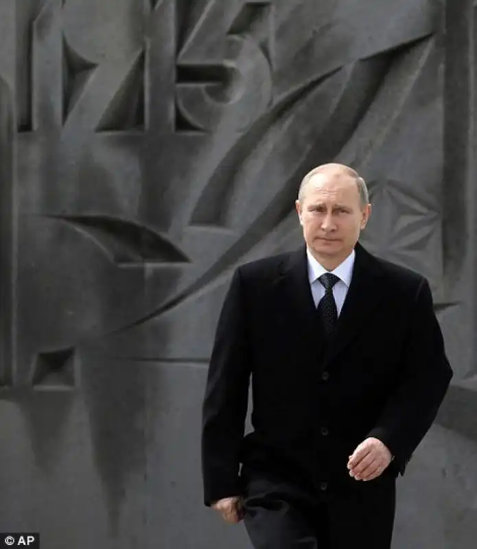 putin al memorial del genocidio armeno