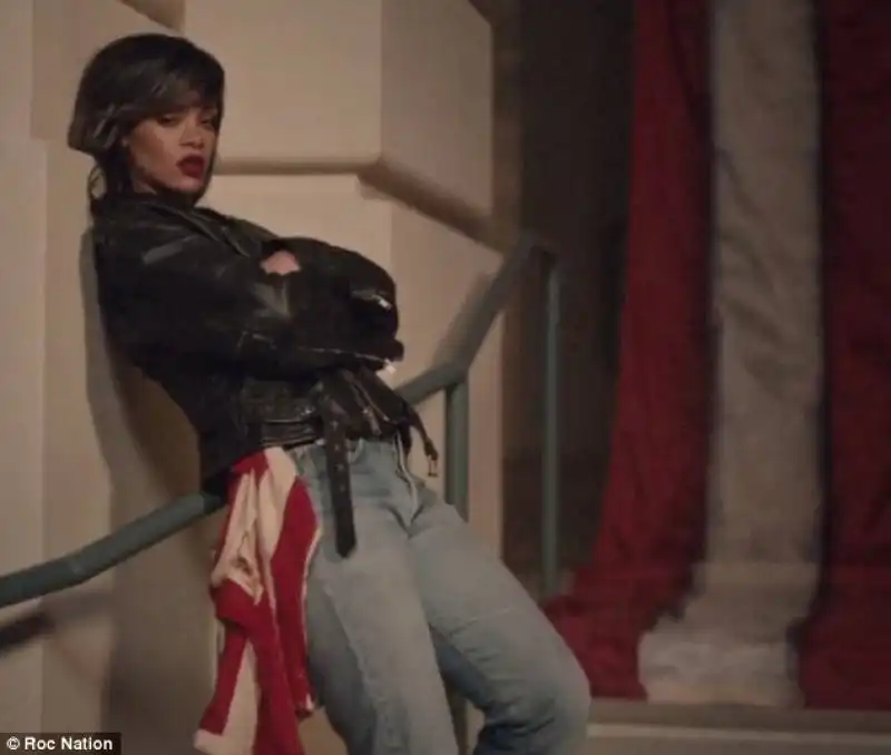 rihanna nuovo video su tindal