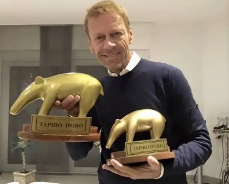 rocco siffredi coi tapiri