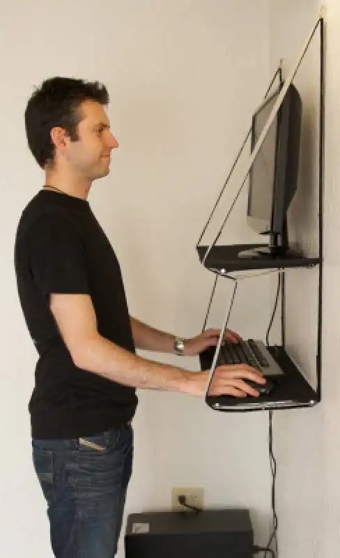 standing desk lavorare in piedi  1