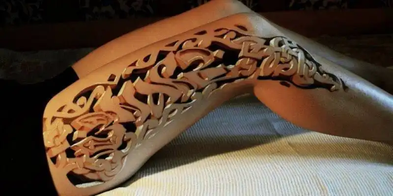 tatuaggio decorazione gambe