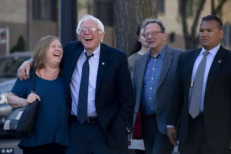 bernie sanders con la moglie jane