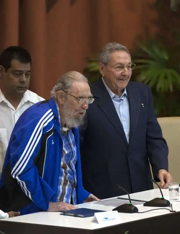 FIDEL E RAUL CASTRO