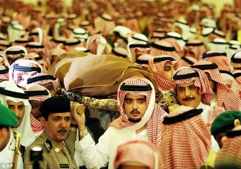 IL PRINCIPE SAUDITA AL FUNERALE DEL RE SUO PADRE