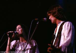 kris kristofferson con la moglie sul palco