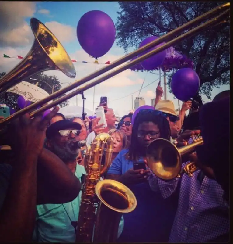 la nola brass band suona purple rain