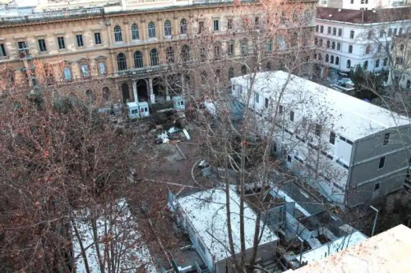 la nuova  sede   dei  servizi segreti a roma piazza dante foto del sito degradoesquilino