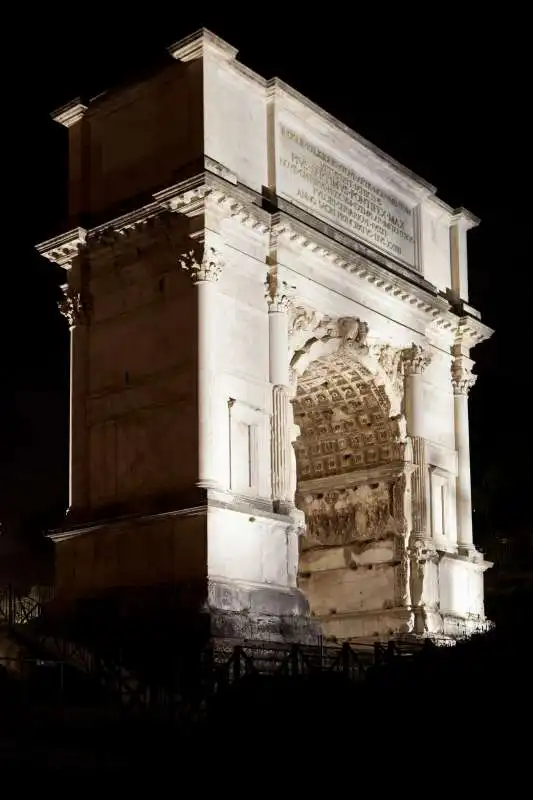 la rivoluzione notturna del foro romano 16