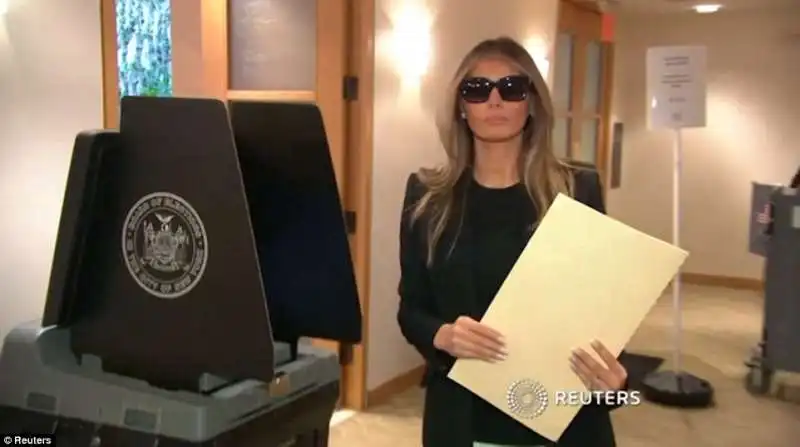 melania trump vota alle primarie di new york