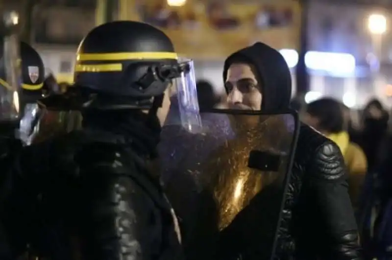 proteste parigi 7