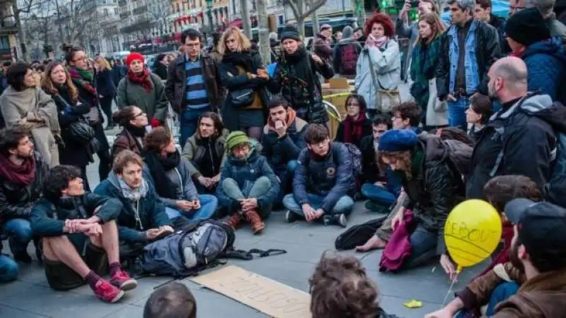 proteste parigi 9