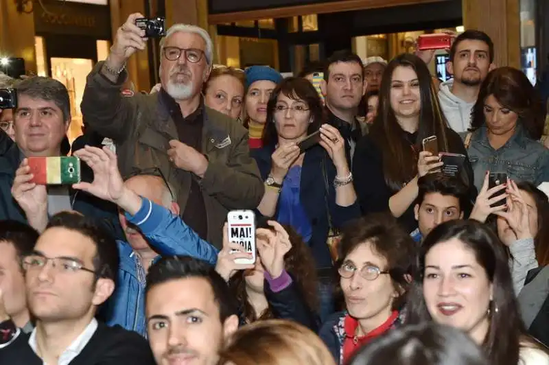 pubblico per venditti alla galleria alberto sordi (3)