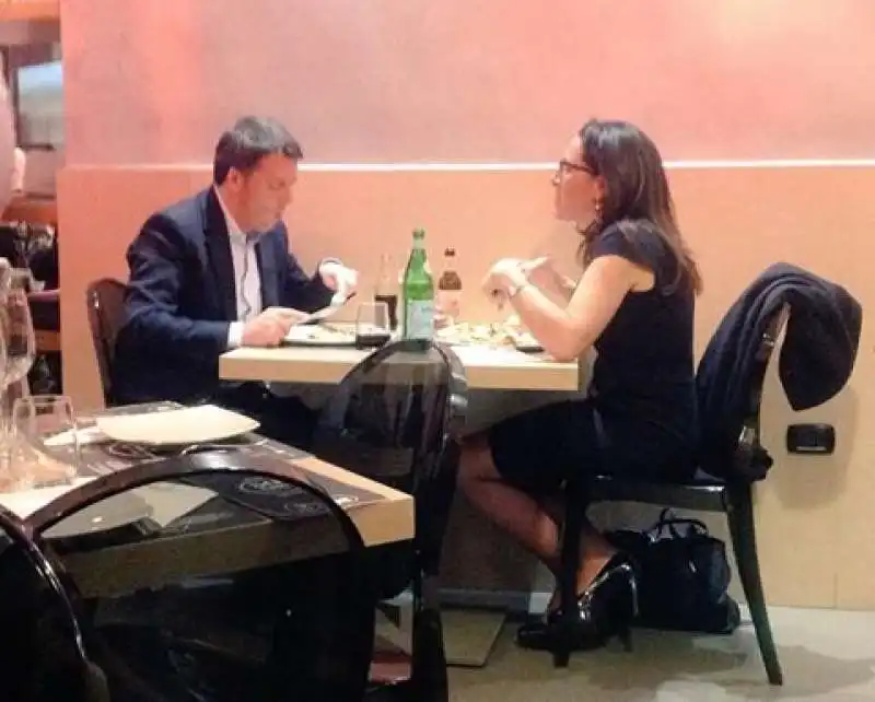 RENZI E VALERIA VALENTE A NAPOLI