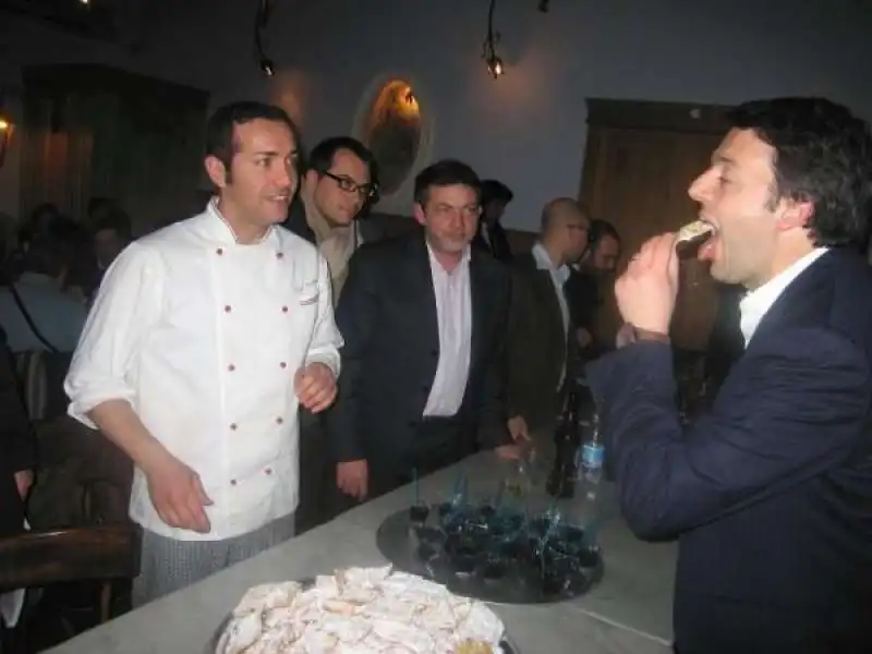 RENZI SI PAPPA LA PIZZA (FOTO DA FB)