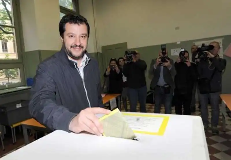 SALVINI VOTA REFERENDUM