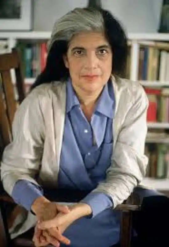 SUSAN SONTAG 