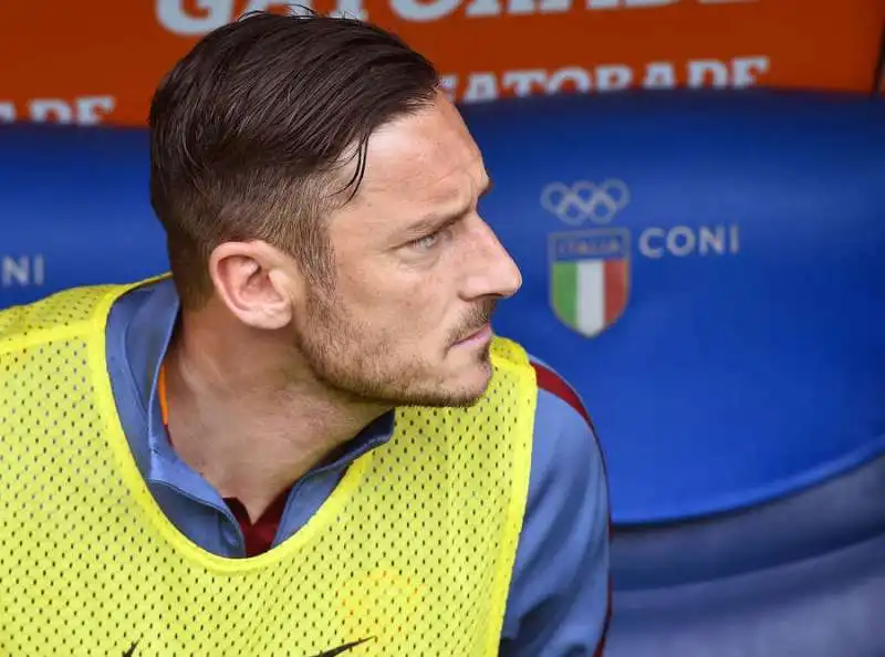 totti inchiodato in panca foto mezzelani gmt005