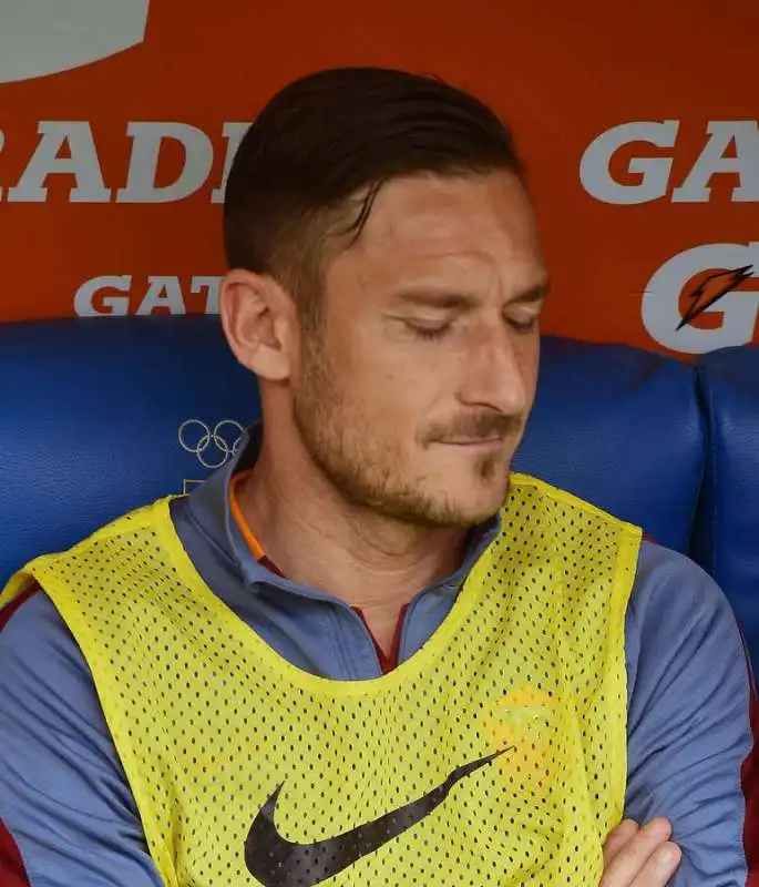 totti inchiodato in panca foto mezzelani gmt011