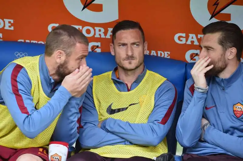 totti inchiodato in panca foto mezzelani gmt021